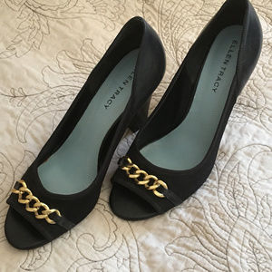 Ellen Tracy peep toe pump